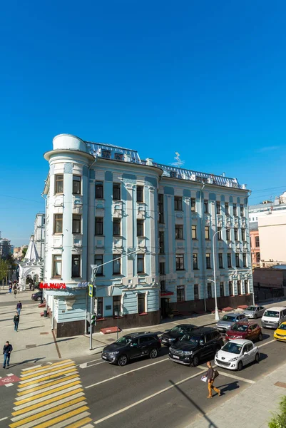 Moskova, Rusya - Ağustos 31.2017. Malaya Dmitrovka sokak