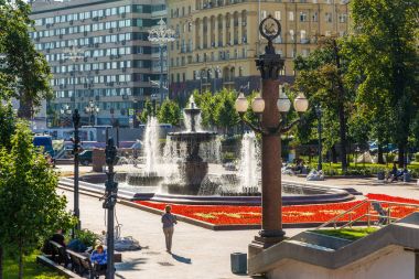 Moskova, Rusya - Ağustos 31.2017. Çeşmeler Puşkin Meydanı