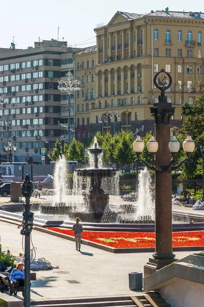 Moskova, Rusya - Ağustos 31.2017. Çeşmeler Puşkin Meydanı