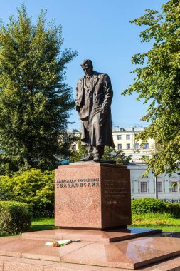 Moskova, Rusya - Ağustos 31.2017. Şair Tvardovsky Strastnoy Bulvarı'nda anıt