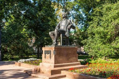 Moskova, Rusya - Ağustos 31.2017. Besteci Rachmaninov Strastnoy Bulvarı'nda anıt