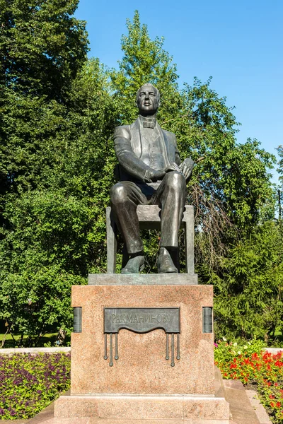 Moskova, Rusya - Ağustos 31.2017. Besteci Rachmaninov Strastnoy Bulvarı'nda anıt