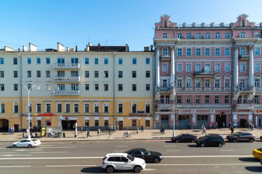 Moskova, Rusya - Ağustos 31.2017. Strastnoy Bulvarı ve Metro Chekhovskaya