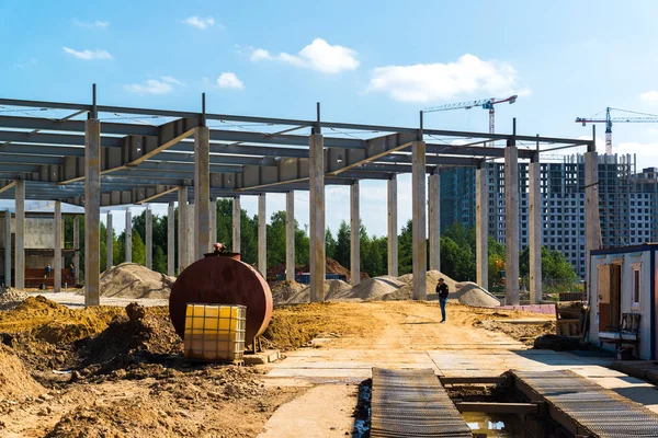 Moscú, Rusia - Septiembre 01.2017. Construcción de un centro comercial en Zelenograd —  Fotos de Stock