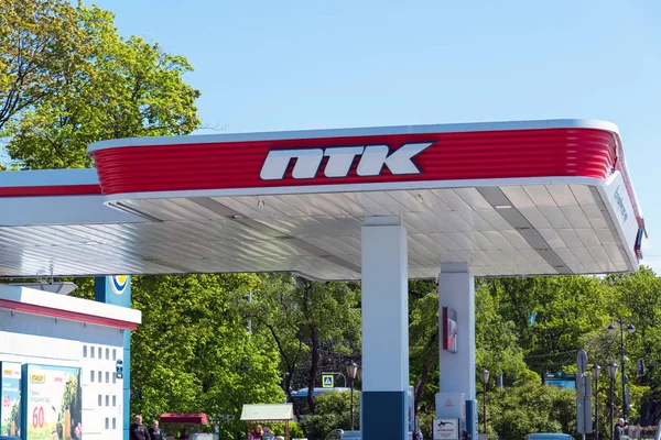 São Petersburgo, Rússia - Junho 04.2017. posto de gasolina da Petersburg Fuel Company — Fotografia de Stock
