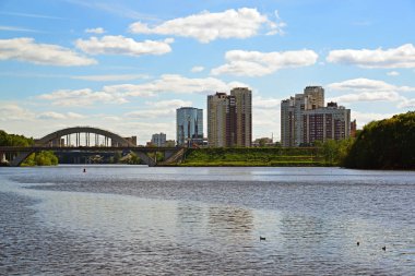 Demiryolu Köprüsü üzerinden, Rusya'nın Moskova kanalda