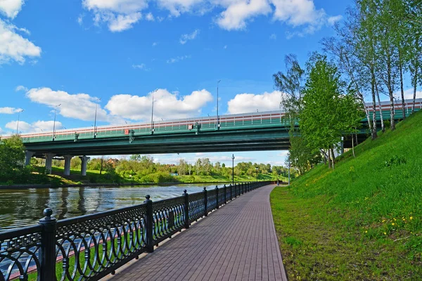 Embankment du canal de Moscou à Khimki, Russie — Photo
