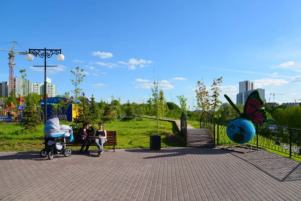 Химки, Россия - 30 мая 2017 г. Детский игровой комплекс в парке Eco shore — стоковое фото