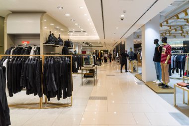 Moskova, Rusya - Temmuz 25.2017. Erkek giyim mağaza Tsum