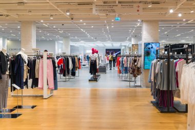 Moskova, Rusya - Temmuz 25.2017. Kadın giyim mağaza Tsum