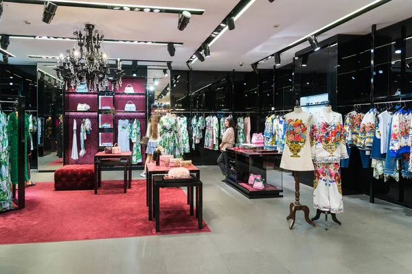 Moskova, Rusya - Temmuz 25.2017. Kadın giyim mağaza Tsum