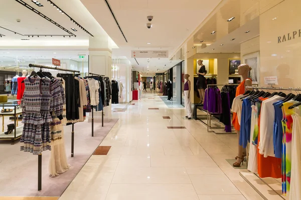 Moskova, Rusya - Temmuz 25.2017. Kadın giyim mağaza Tsum