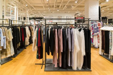 Moskova, Rusya - Temmuz 25.2017. Kadın giyim mağaza Tsum - Merkezi mağazası.