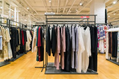 Moskova, Rusya - Temmuz 25.2017. Kadın giyim mağaza Tsum - Merkezi mağazası.