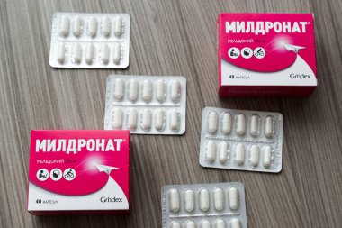 Moskova, Rusya - 2 Nisan 2017. Tıbbi meldonium iki paket