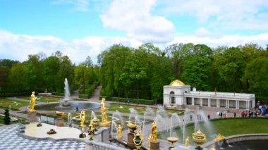Peterhof, Rusya Federasyonu - Haziran 03. 2017. büyük Art arda fountain Peterhof içinde