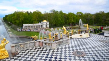 Peterhof, Rusya Federasyonu - Haziran 03. 2017. büyük Art arda fountain Peterhof içinde