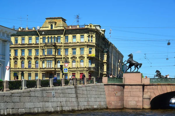 St. Petersburg, Rusko - červen 04.2017. Dům obchodníka Sharov a Anichkov Bridge — Stock fotografie