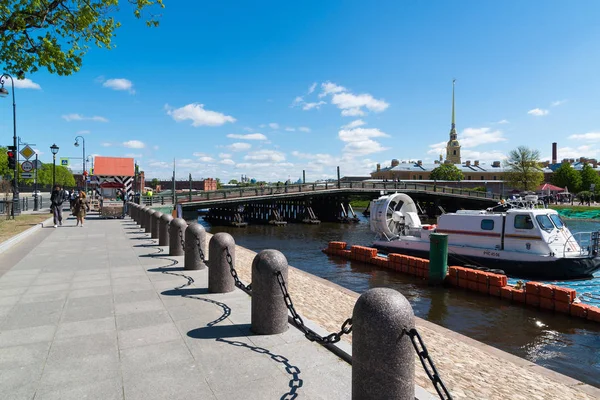 St. Petersburg, Rusya Federasyonu - Haziran 04.2017. Tekne acil durumlar Bakanlığı kurtarmak