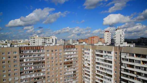 Paisaje urbano con hermoso cielo en Moscú Rusia — Vídeo de stock