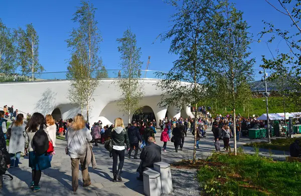 Moskova, Rusya - Eylül 23. 2017. Zaryadye - doğa ve manzara Parkı. Media Center