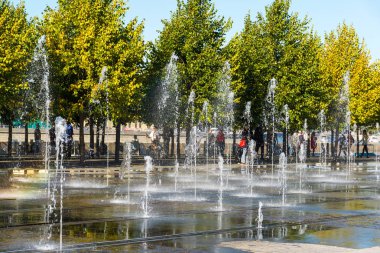 Moscow, Rusya Federasyonu - 24 Eylül. 2017. Fəvvarələr meydanı Kırım dolgu üzerinde