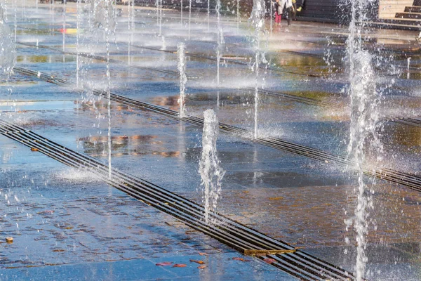 在莫斯科，俄罗斯的克里米亚路堤的喷泉广场 — 图库照片