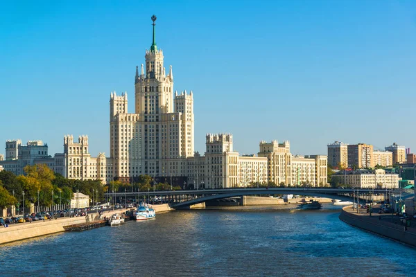 Moskou, Rusland - 23 September. 2017. Stalins huis aan Kotelnicheskaya kade — Stockfoto