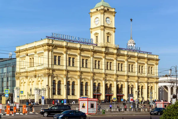 Moskau, Russland - 25. September. 2017. leningradsky Bahnhof auf dem Komsomolskaja Platz — Stockfoto