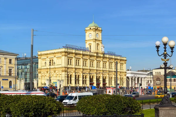 Moskova, Rusya - Eylül 25. 2017. Bolshaya tren istasyonu Komsomolskaya Meydanı