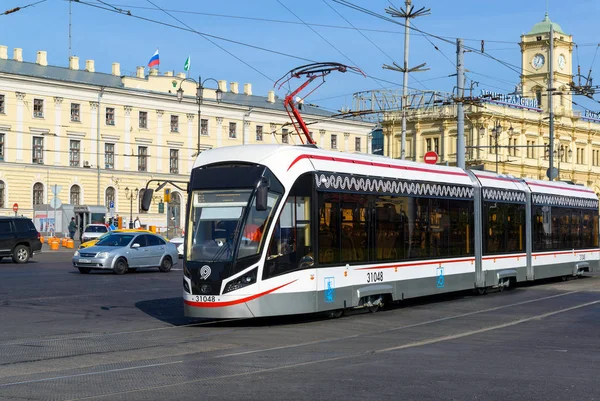 Moskova, Rusya - Eylül 25. 2017. Modern tramvay istasyonu'nun Leningrad rides