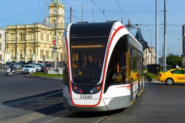 Moskova, Rusya - Eylül 25. 2017. Modern tramvay istasyonu'nun Leningrad rides