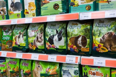 Zelenograd, Rusya Federasyonu - 15 Eylül. 2017. gıda rodentsin dört için alışveriş merkezi Panfilov Evcil hayvan dükkanında paws