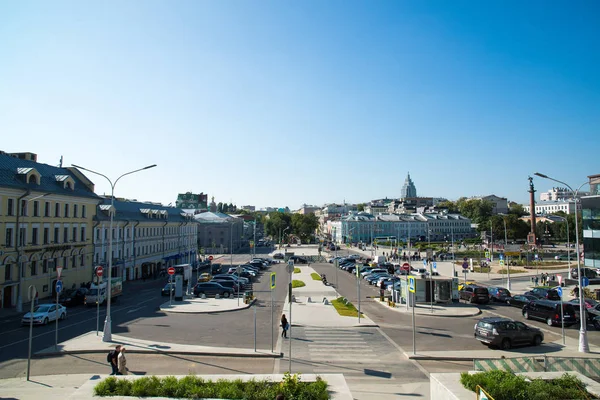 Moskwa, Rosja - sie 31.2017. Widok powierzchni rur i Tsvetnoy Boulevard — Zdjęcie stockowe