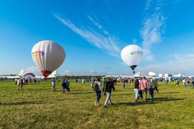 Zhukovsky, Rusya Federasyonu - 22 Temmuz. 2017. aerostat Russiaon alan salon Maks-2017 Sberbank reklam ile