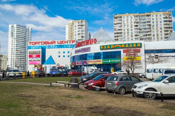 Moskwa, Rosja - 22 kwietnia. 2017. widok na centrum handlowe Mitino — Zdjęcie stockowe
