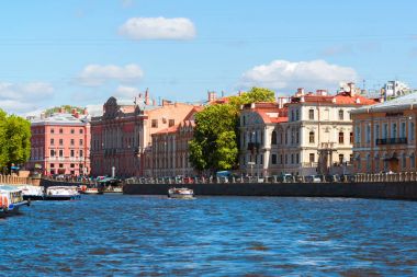St. Petersburg, Rusya Federasyonu - Haziran 04.2017. 19. yüzyıl eski manors Fontanka Nehri dolgu üzerinde