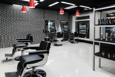 Moskova, Rusya - 9 Ekim. 2017. Mens Güzellik Salonu Topgun Zelenograd içinde