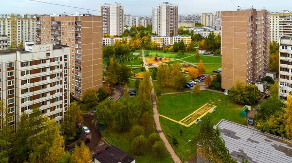 Городской пейзаж осенью в Москве — стоковое фото