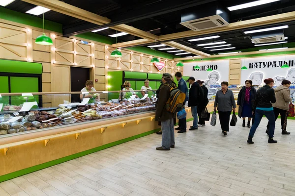 Moscou, Rússia - 09 de setembro. Em 2017. Venda de alimentos naturais eco-friendly na loja em Zelenograd — Fotografia de Stock