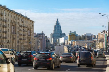 Moskova, Rusya - 2 Kasım. 2017. Bahçe yüzük Malaya Sukharevskaya bölgede trafik