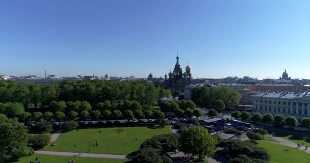 St. Petersburg ,Russia -June 4. 2017. View from top of Mars Field and Church of Savior on Blood — Stock Video