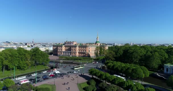 St. Petersburg, Rusko-červen 4. 2017. pohled z horní části Marsu pole a Michajlovský zámek — Stock video