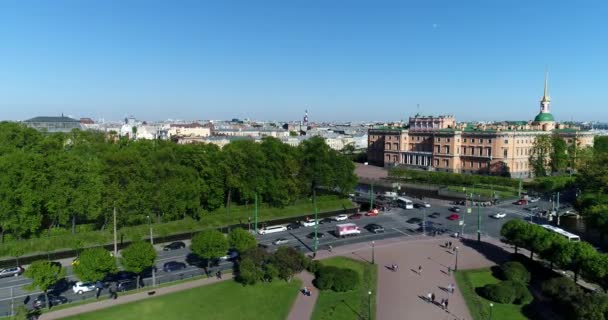 St. Petersburg, Ryssland-4 juni. 2017. utsikt från toppen av fördärvar sätter och Mikhailovskij-slottet — Stockvideo