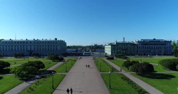 San Pietroburgo, Russia 4 giugno. Nel 2017. Vista dall'alto del Campo di Marte e del Ponte Troitsky attraverso il fiume Neva — Video Stock
