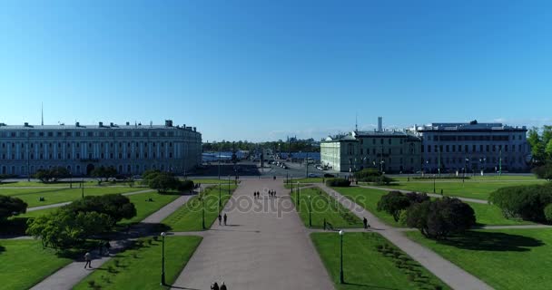 San Pietroburgo, Russia 4 giugno. Nel 2017. Vista dall'alto del Campo di Marte e del Ponte Troitsky attraverso il fiume Neva — Video Stock