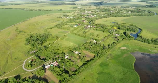 Uitzicht vanaf de drone naar het platteland van Centraal-Rusland — Stockvideo