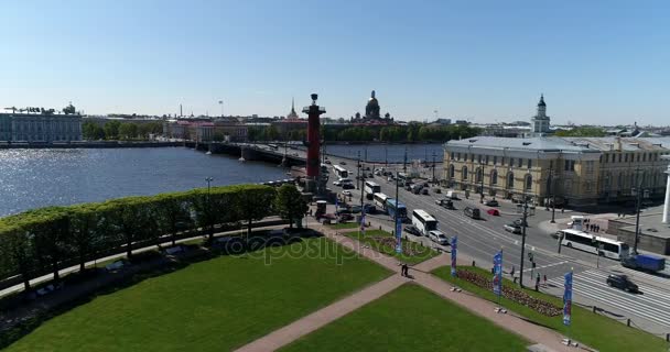 St. Petersburg, Oroszország - június 04.2017. Nézd a Vasilievsky Island és a Palace air híd. — Stock videók