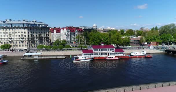 San Pietroburgo, Russia - giugno 04.2017. Veduta dell'argine di Mitninskaya e dello stretto di Kronverkskiy — Video Stock