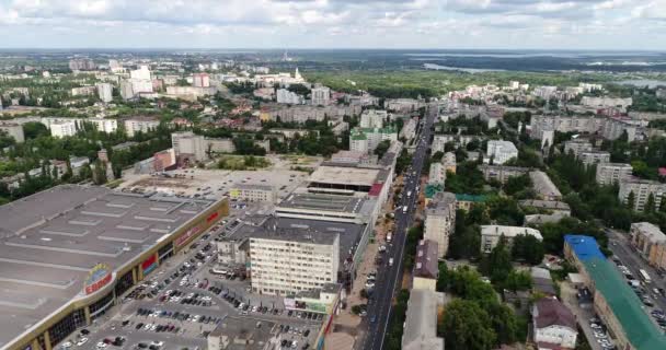 Lipetsk, Rusia - 11 de julio. 2017. Vuelo sobre la ciudad por la calle Sovetskaya — Vídeos de Stock